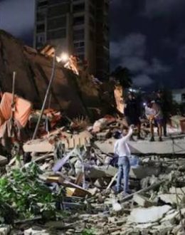 Anguish and cries for help in Catia La Mar, a Venezuelan tourist area devastated by earthquakes, as it awaits rescuers.