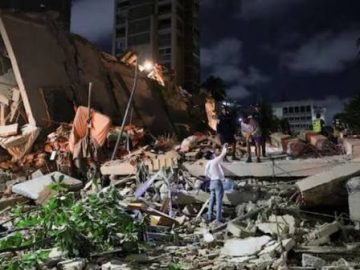 Anguish and cries for help in Catia La Mar, a Venezuelan tourist area devastated by earthquakes, as it awaits rescuers.