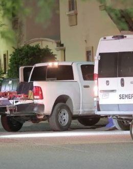 In Hermosillo, young people died from carbon monoxide inhalation while making love in their car; their bodies were found in a state of decomposition.