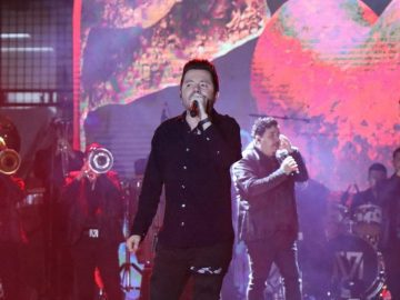 Singer Memo Garza’s tour bus shot at in Puebla; band member injured