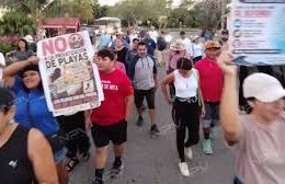 In Punta de Mita, those who defend Nayarit’s last free beach are being criminalized: “We don’t deserve this treatment.”