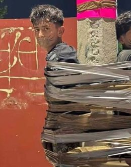 Two young thieves were tied to a utility pole in Lagos de Moreno; the word “RAT” was painted on their foreheads, and a poster board with a message was left behind.