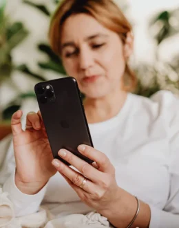 Parents’ Screen Habits Leave Children Feeling Less Secure