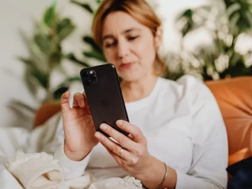 Parents’ Screen Habits Leave Children Feeling Less Secure