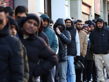 Immigration, the example of Spain: One million migrants apply to regularize status in new scheme