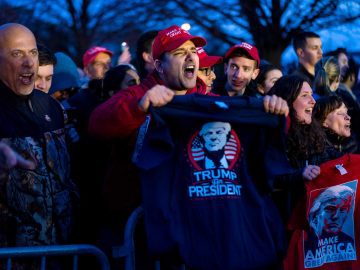 Trump’s New Weak Spot in 2026: Blue-Collar White Voters