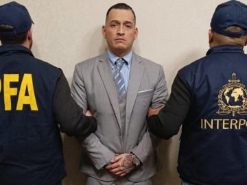 Rodolfo Junior Aguirre Covarrubias, a fugitive from the United States wanted for drug trafficking, was arrested in Argentina.