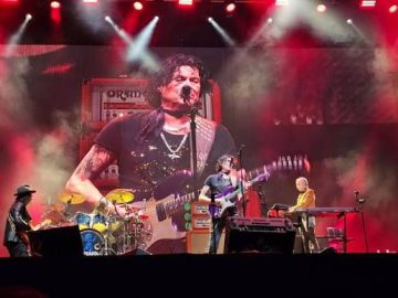 Caifanes Makes History with 65,000 Fans at GNP Stadium: Moves the Audience with Tribute to Missing and Disappeared Parents