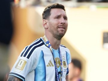 Messi Broke Down in Tears After Receiving the Runner-Up Medal