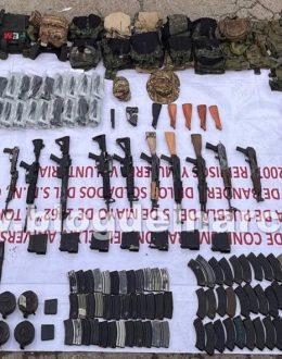Hitmen spotted federal forces and fled a drug camp in El Rosario, Sinaloa, abandoning an arsenal and more than 180,000 doses of drugs.