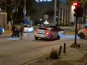Chase Ends in Crash and Arrest of Armed Civilians in Mazatlán’s Zona Dorada