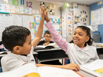 Back to School, Less Screen Time: What LAUSD Students Need to Know