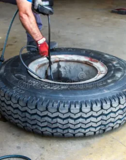 California’s New Tire Rules Could Cut Costs for Latino Drivers — But the Upfront Price Tag Is the Real Test