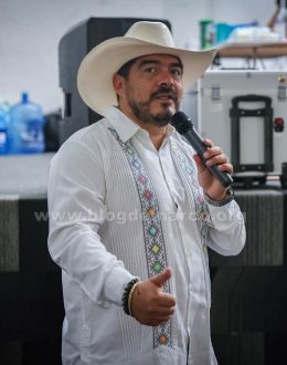 Morena Federal Deputy Zenyazen Escobar García was killed, and his body was left in his car on the Veracruz-Xalapa federal highway.