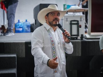 Morena Federal Deputy Zenyazen Escobar García was killed, and his body was left in his car on the Veracruz-Xalapa federal highway.