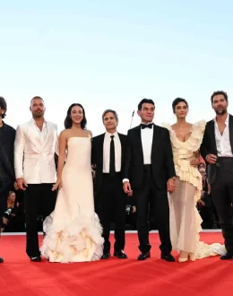 Gael García Bernal presents *Hombre al agua* in Venice; tickets for the screening sold out in minutes
