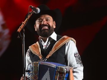 Here’s how Intocable’s concert unfolded before a crowd of over 300,000 in the capital’s Zócalo