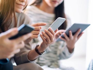 At 12, a Girl Is in Rehab After Spending Up to 12 Hours a Day on Her Phone