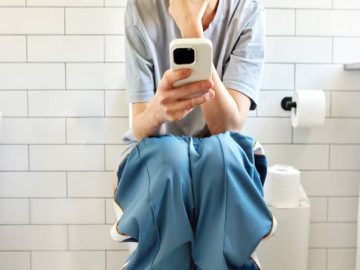 Scrolling on the Toilet? Doctors Say That’s Giving You Hemorrhoids