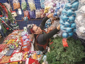 Holiday Sales Are Coming. How Much Inventory Can Your Small Business Afford?